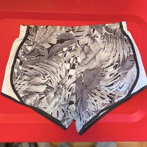 Nike Dri-Fit training shorts - Youth Med.